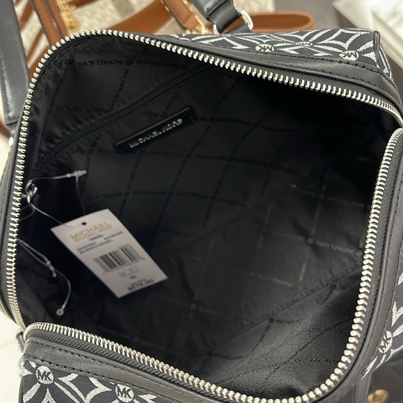 MICHAEL KORS JST TRAVEL MEDIUM DUFFLE SATCHEL SHOULDER CROSSBODY BAG MK BLACK - Picture 9 of 16